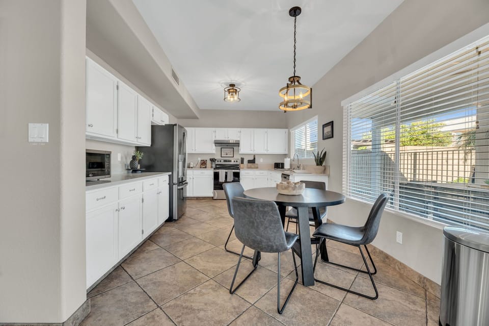 Eat in kitchen