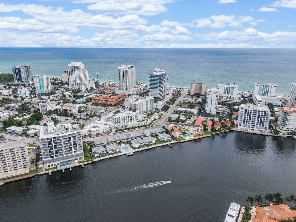 Best location in Fort Lauderdale with beach access to Ocean and Intracoastal Waterway