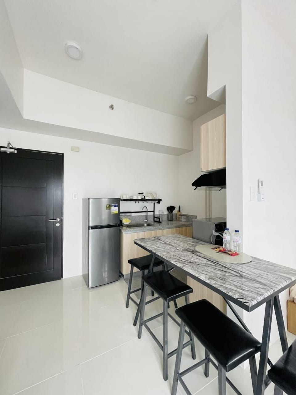 Dining Area / Kitchenette