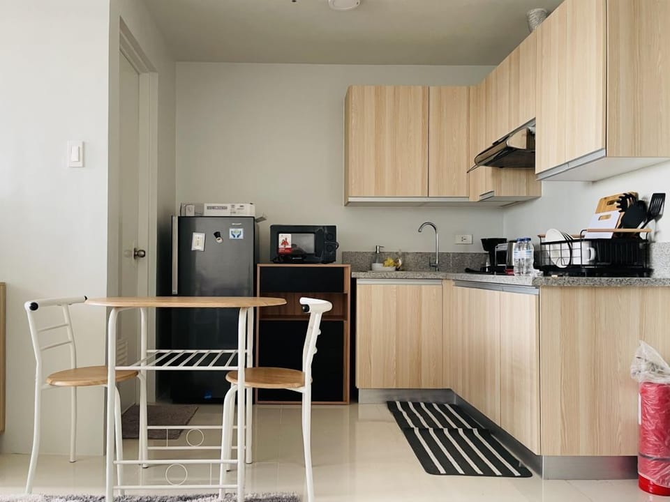 Dining Area / Kitchenette