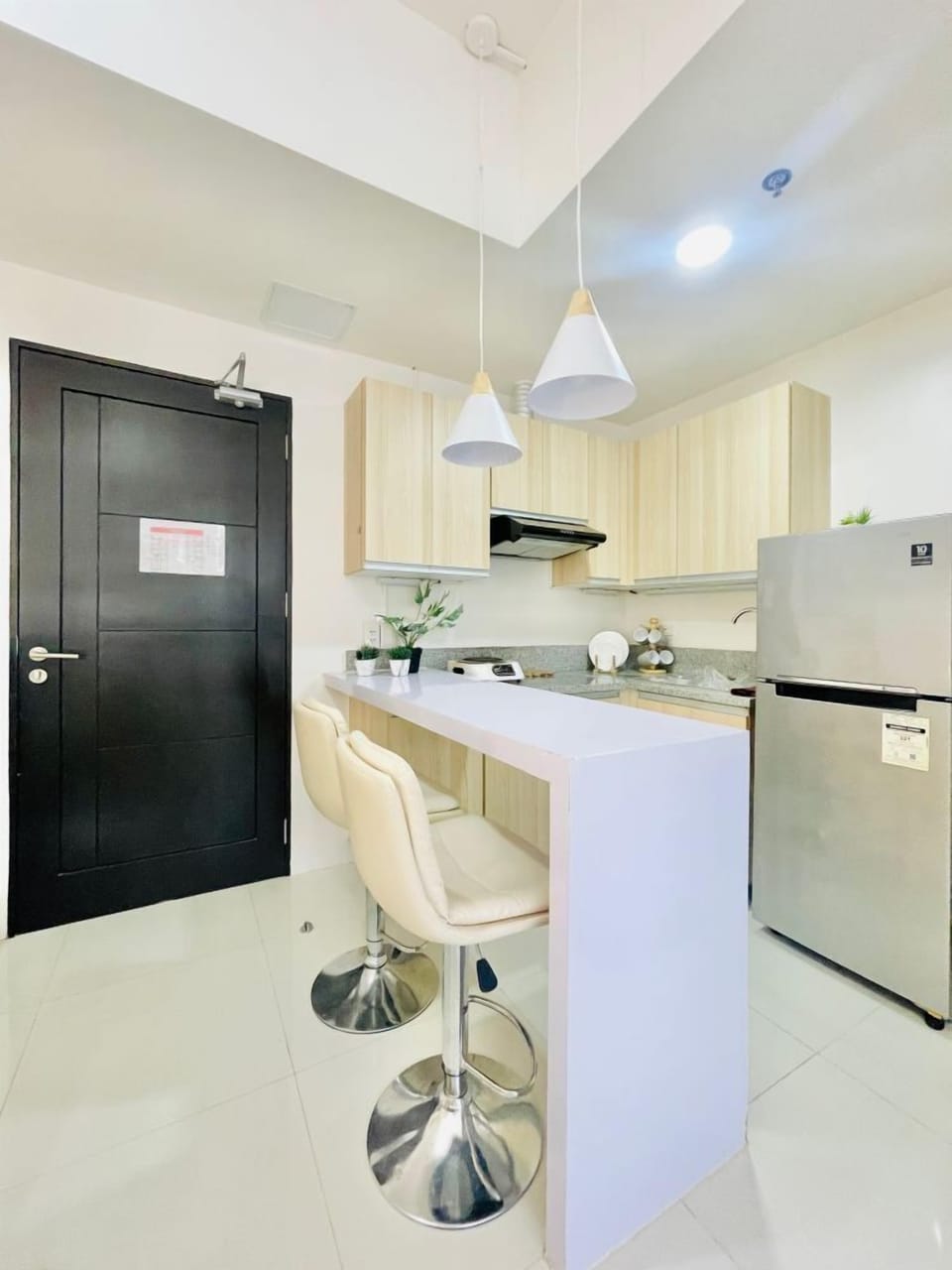 Dining Area / Kitchenette