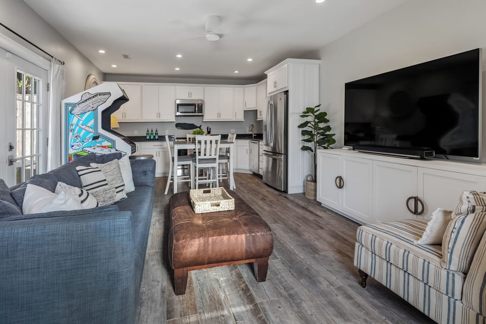 Living room/kitchen space.