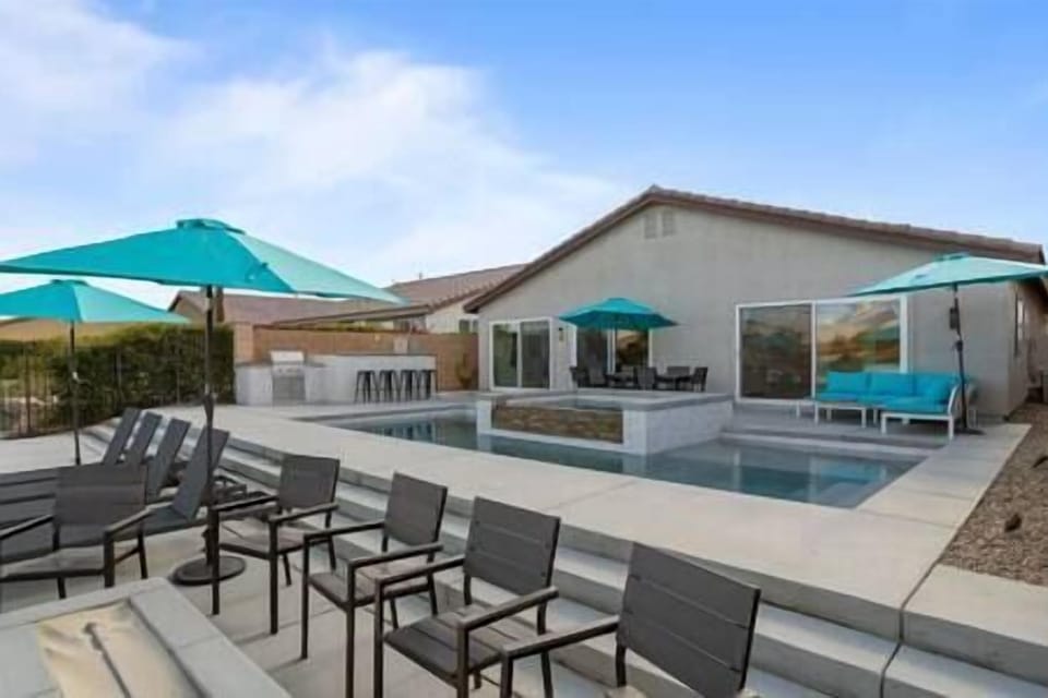 Lakefront Getaway: Pool, Spa & Game Room Fun (35)