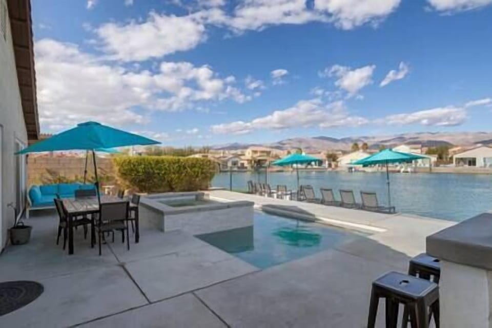 Lakefront Getaway: Pool, Spa & Game Room Fun (29)