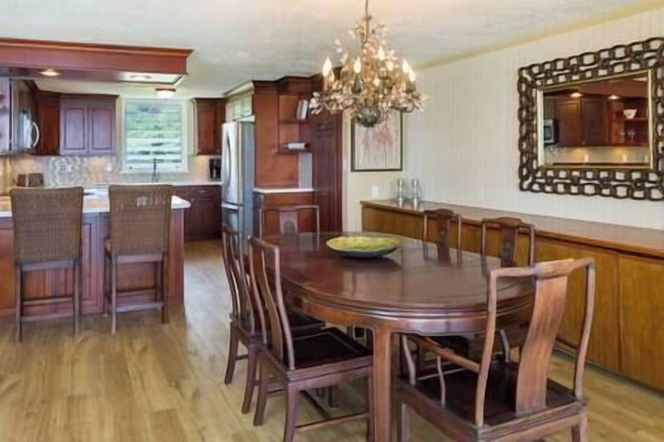 Large great room with amazing ocean views that include dinning, living and kitchen areas. (3)