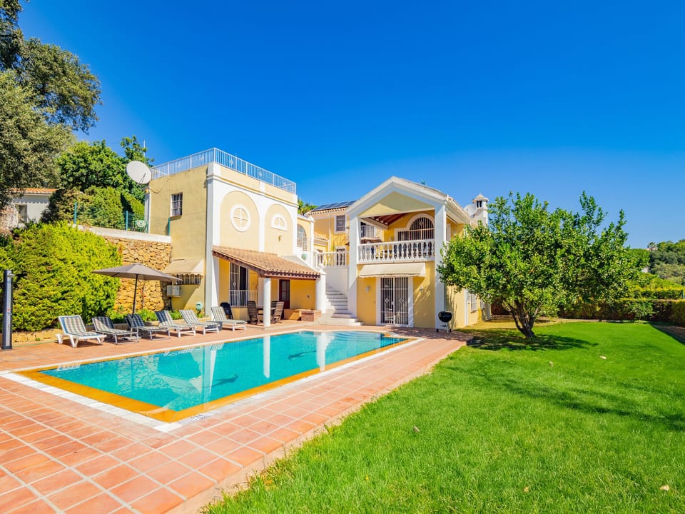 Spectacular holiday villa in Marbella with swimming pool