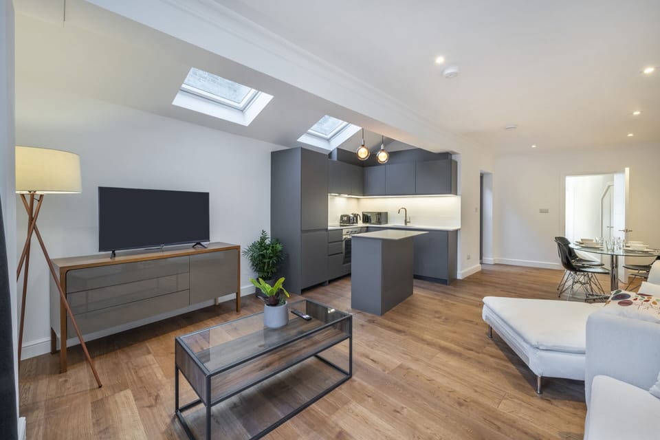 Living Room / Lounge