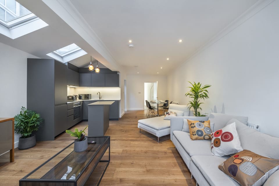 Living Room / Lounge