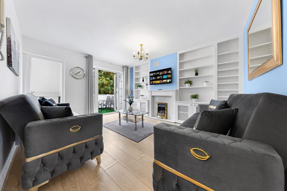 Living Room / Lounge