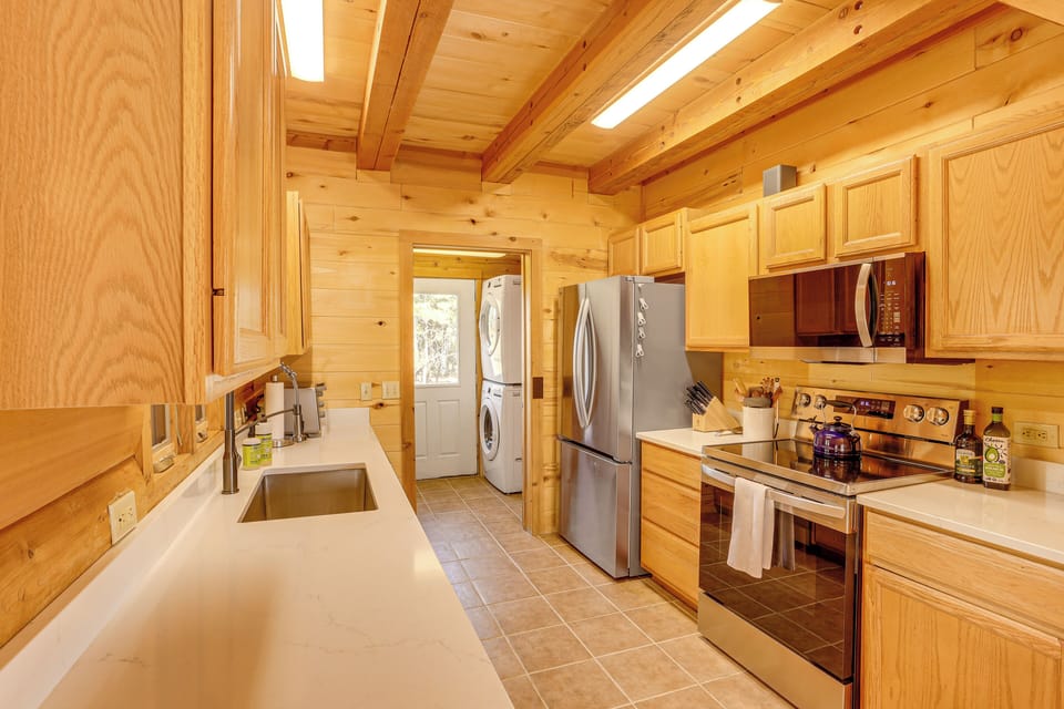 Kitchen | In-Unit Laundry | 2-Story Home | Free WiFi