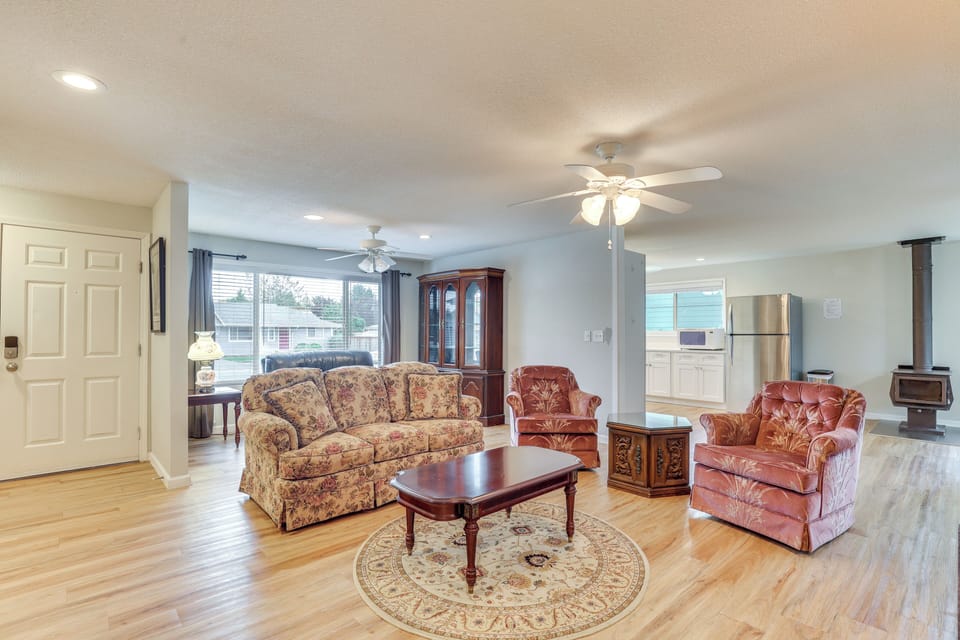 Living Room | Free WiFi | Central Heating | Smart TV