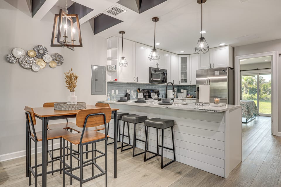 Dining Area | 1st Floor | Dishware/Flatware | Free WiFi