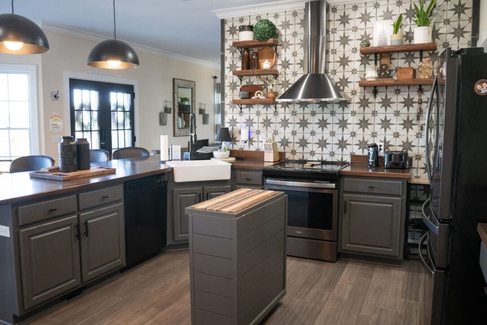 Spacious fully stocked kitchen
