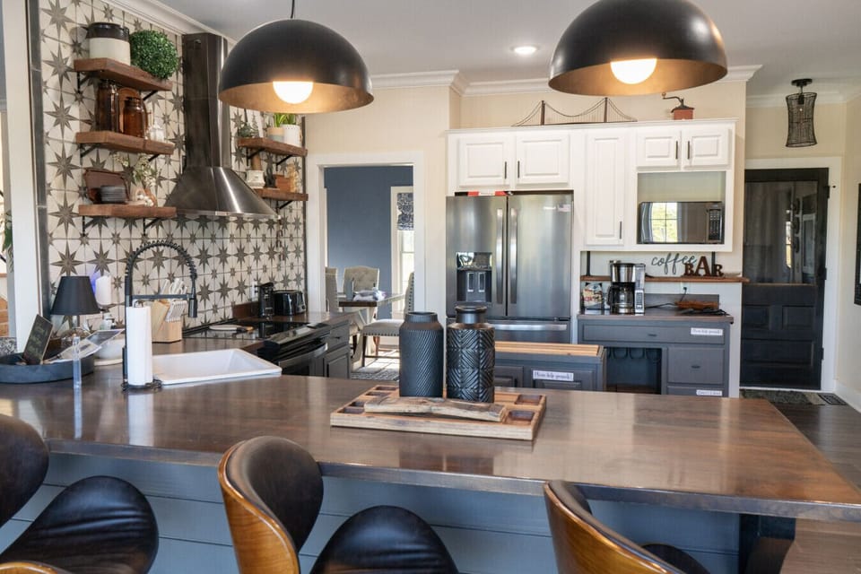 Spacious fully stocked kitchen