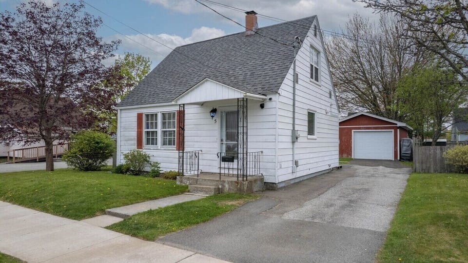 Exterior of the house & driveway.