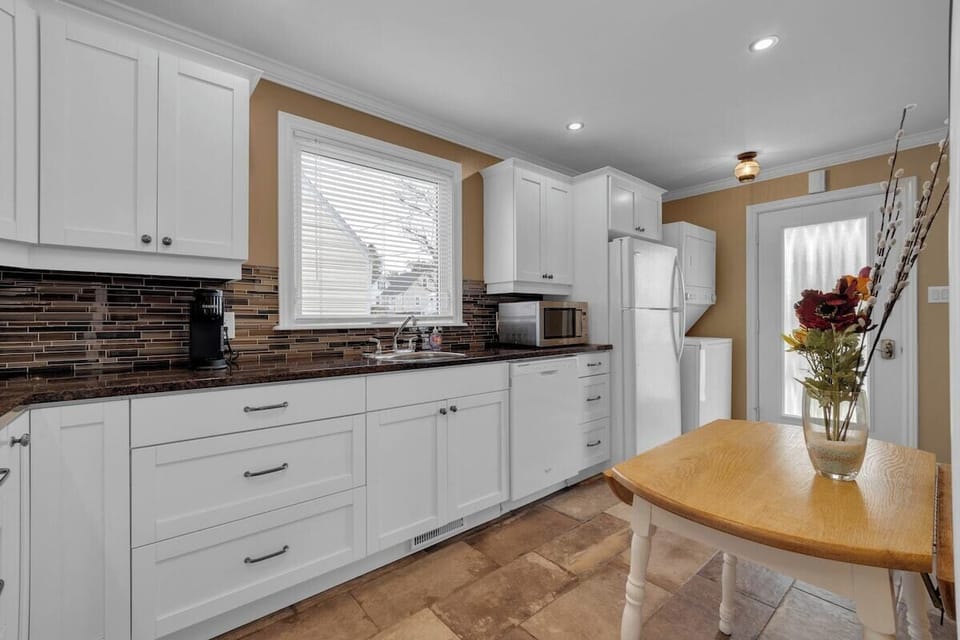Kitchen & Laundry