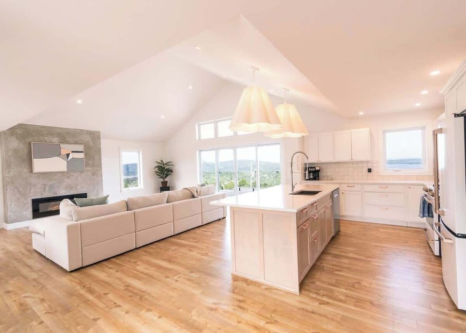 Beautiful and spacious open concept kitchen and living room. Great for entertaining or group retreats!