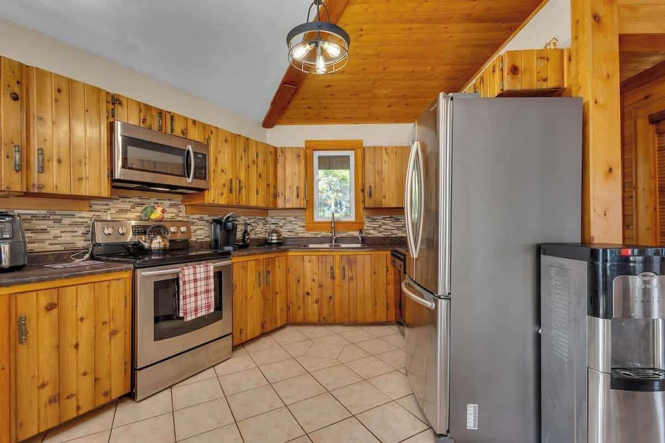 More of the kitchen.