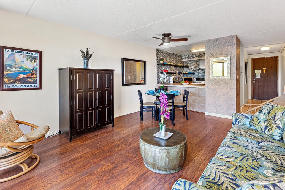 Stay cool with ceiling fans and split A/C