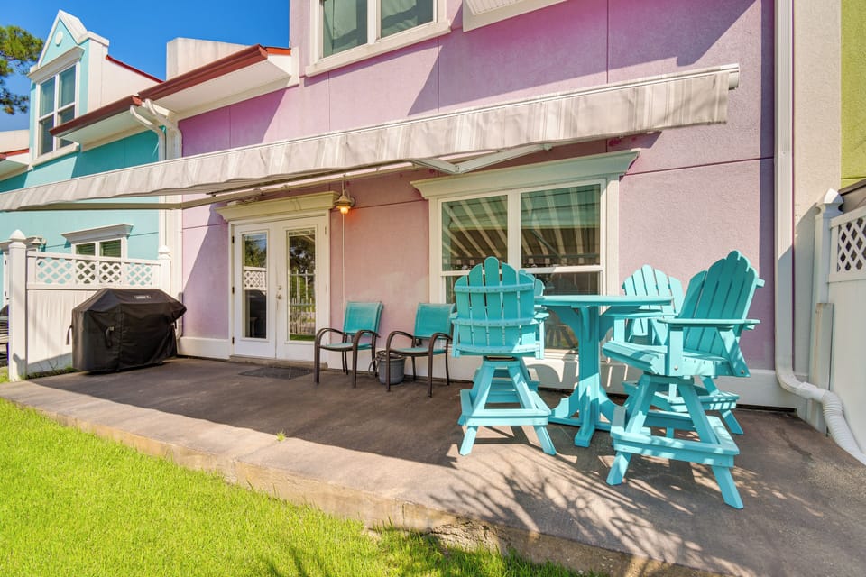 Patio | Gas Grill | Awning