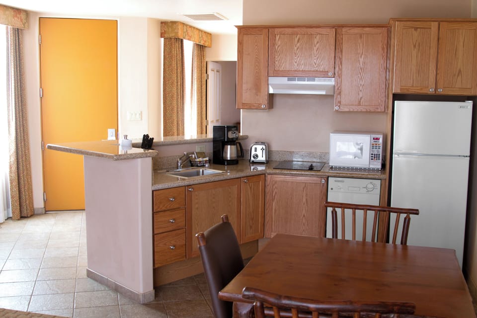 Serve breakfast seamlessly from kitchen to dining table.