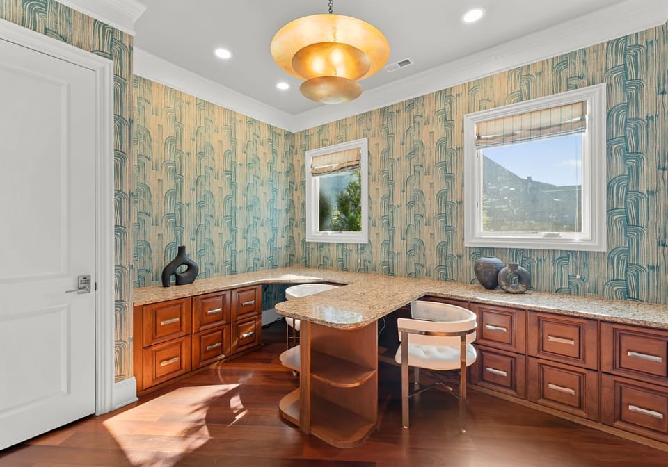 For those who have to work while on vacation we have the perfect little office spot!