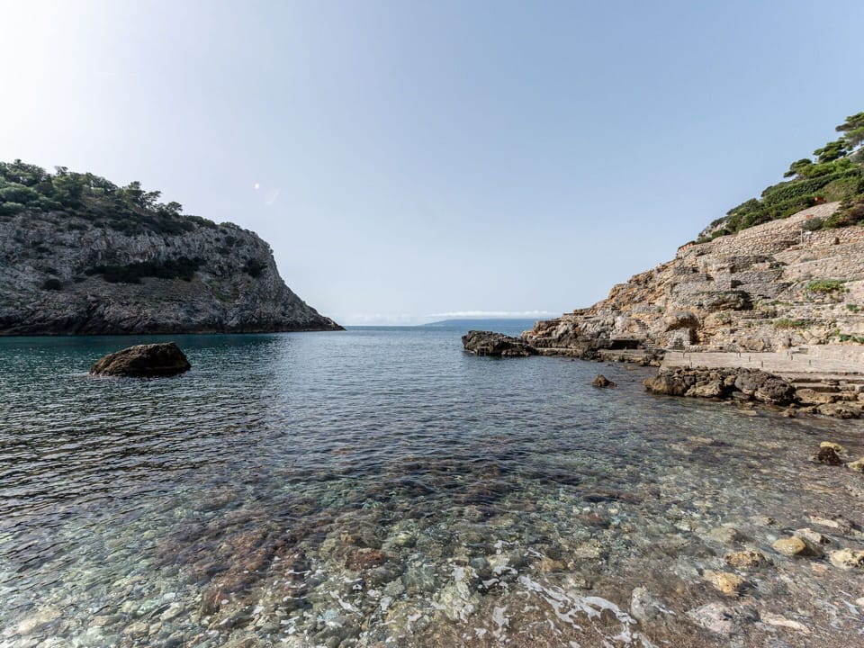 Water, Plant, Building, Sky, Azure, Tree, Swimming Pool, Window, Grass, Leisure