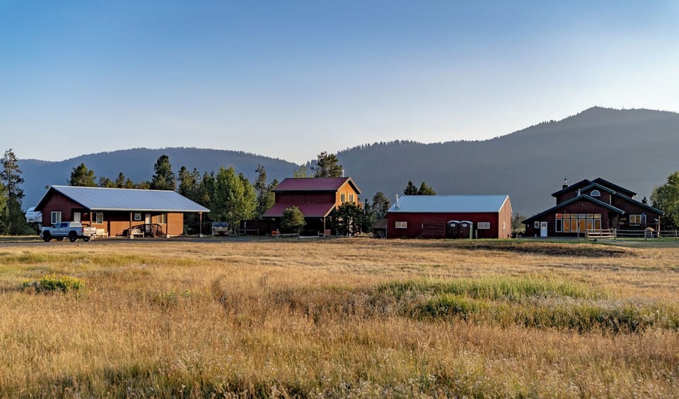 View of the entire property. The Guest Suites are located in the small building on the left. 