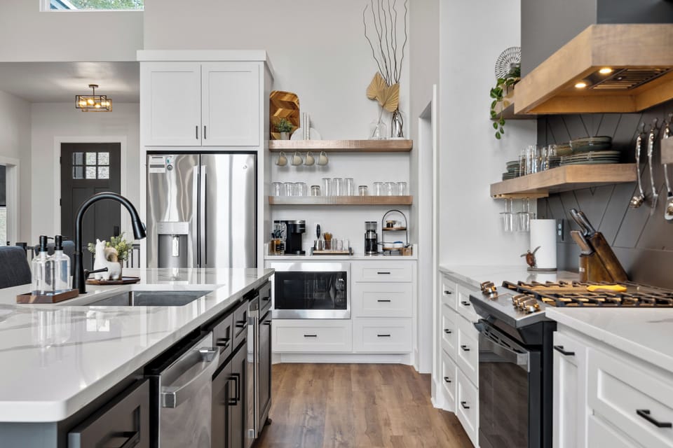 MAIN KITCHEN