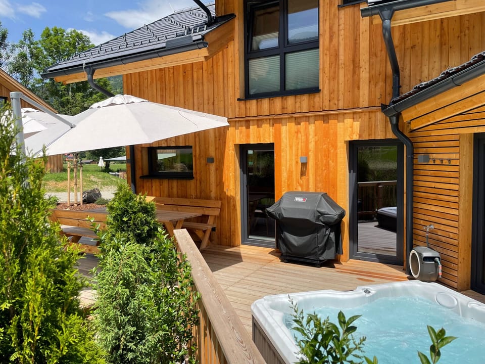 Outdoor spa tub