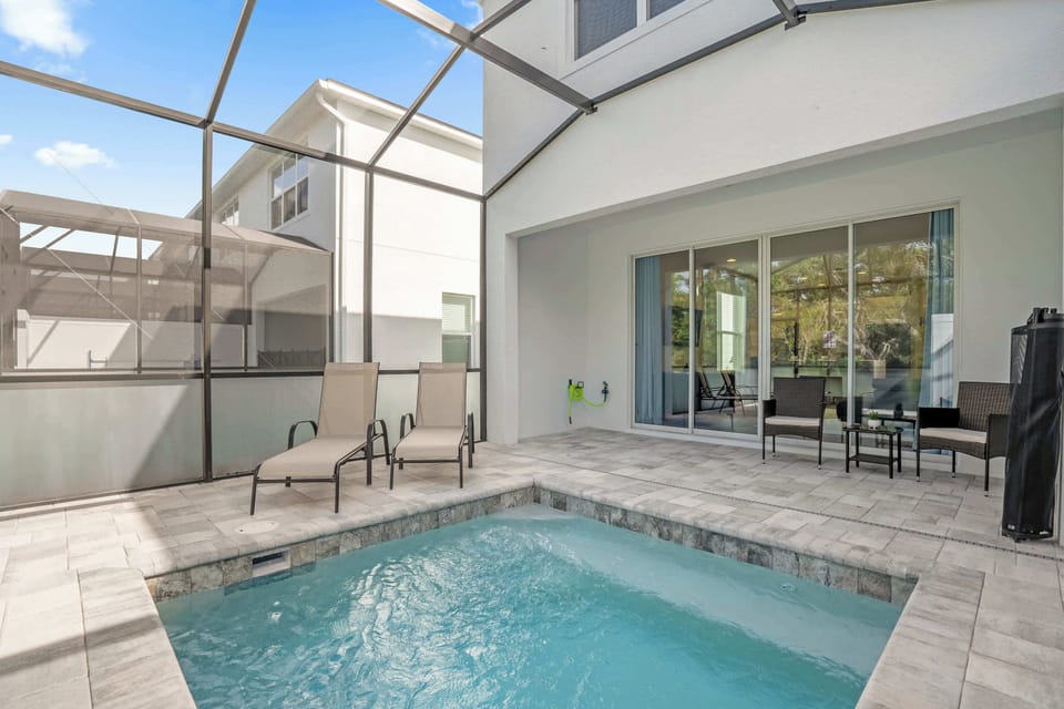 Private Swimming Pool and Furnished Sundeck