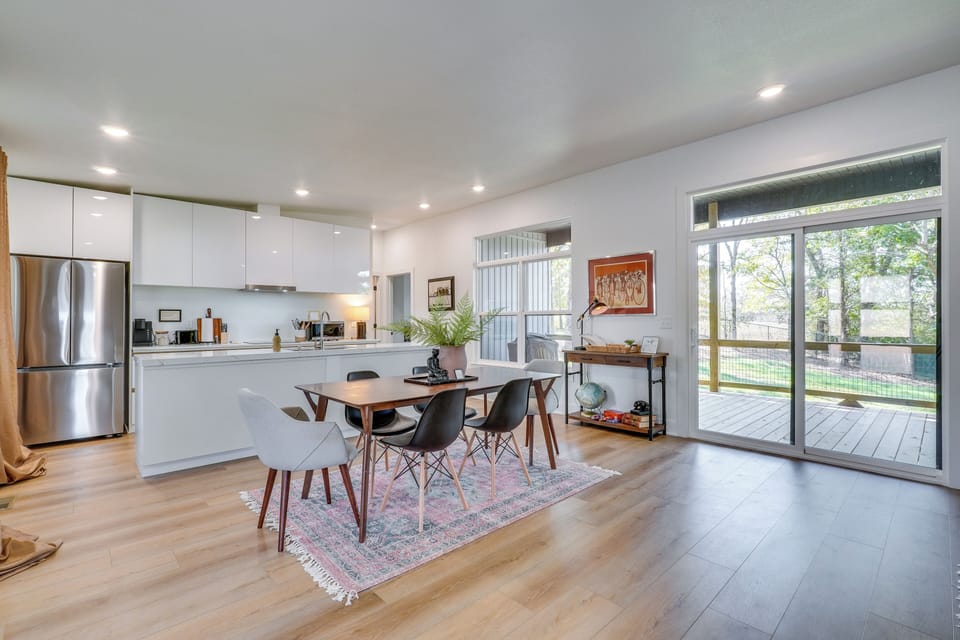 Dining Area | Dishware & Flatware Provided | Central A/C & Heat