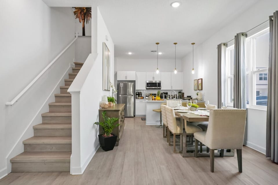 Gather, Laugh & Dine Together in Comfort