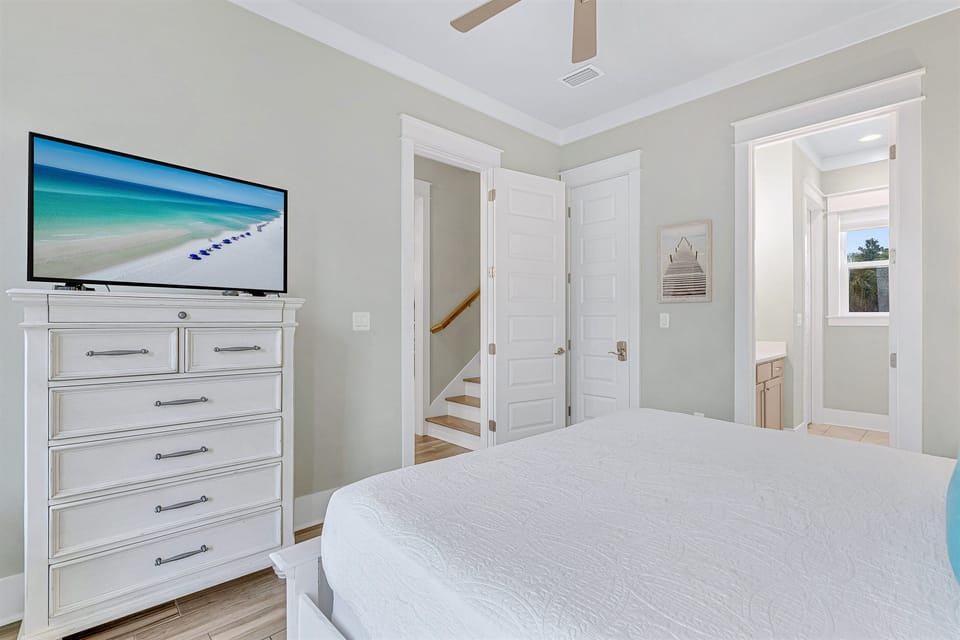 2nd Floor - King Suite with ensuite bathroom and private balcony