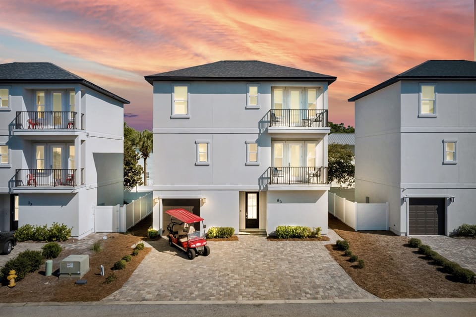 6-seat Golf Cart FREE during your stay! 2 minutes to the beach. Sleeps 14, 4 bedrooms, 4.5 bath, and 11 beds. Entertainment backyard and bunk rooms. Heated pool steps from the house!