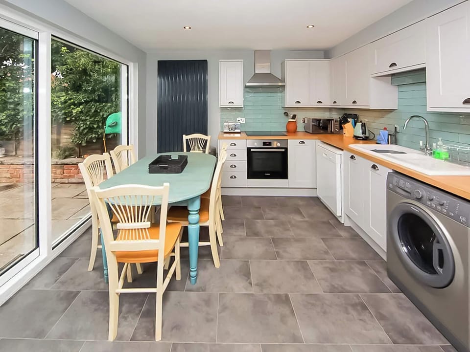 Kitchen/diner | Clematis Cottage, Brancaster Staithe