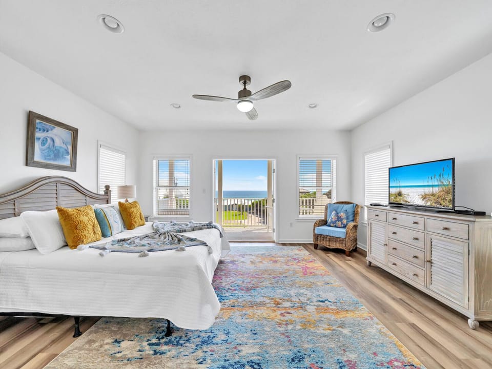 Beach of Mind is.....A spacious top floor master suite with breathtaking gulf views