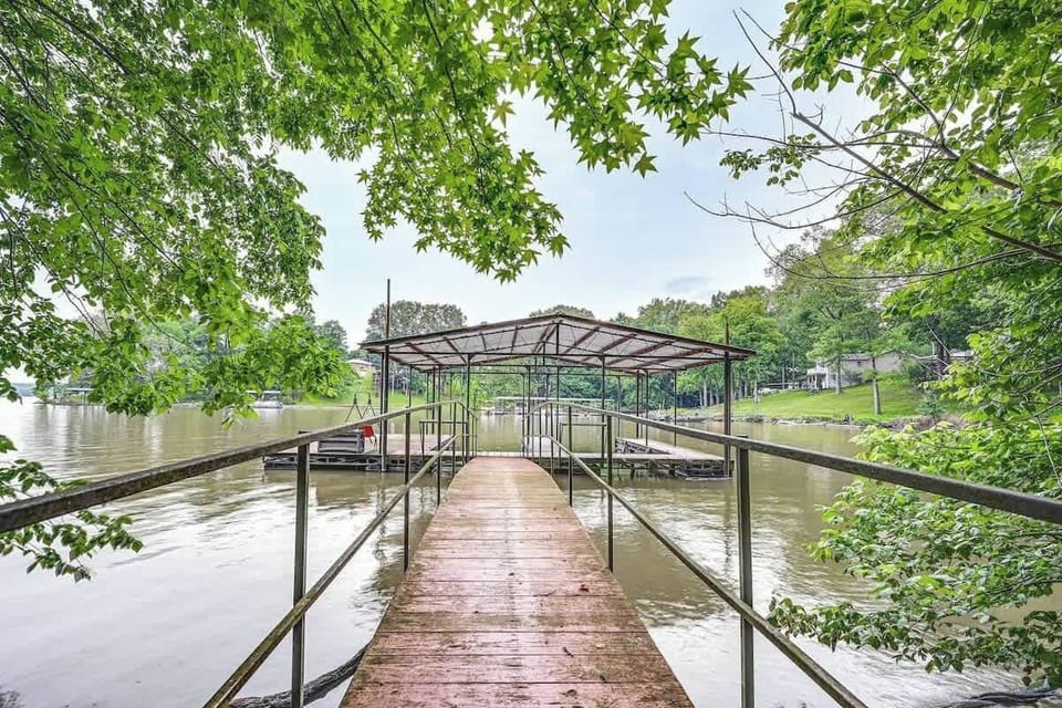 Cadiz Vacation Rental | 6BR | 3BA | Stairs Required | 3,000 Sq Ft