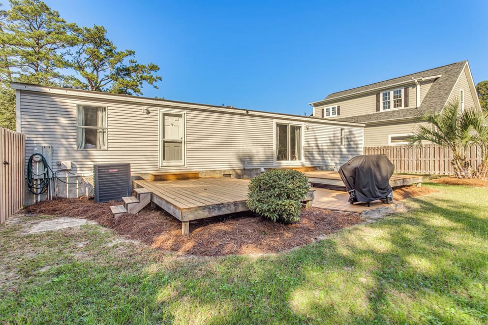 Home Exterior | Deck | Gas Grill | Yard