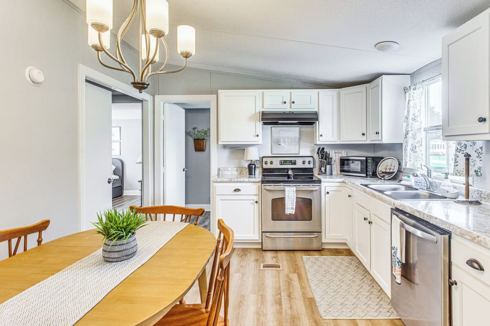 Kitchen | Drip Coffee Maker | Dishwasher | Cooking Utensils