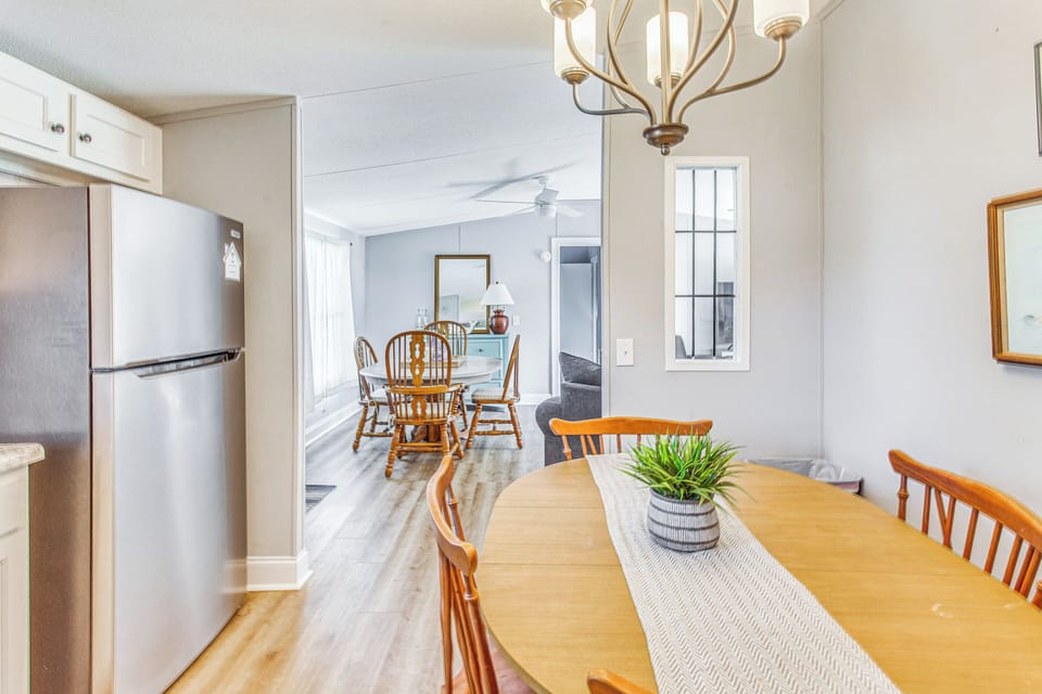 Dining Area | Dishware & Flatware