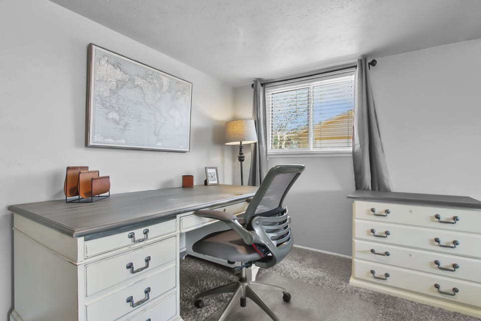 Office area in primary bedroom 