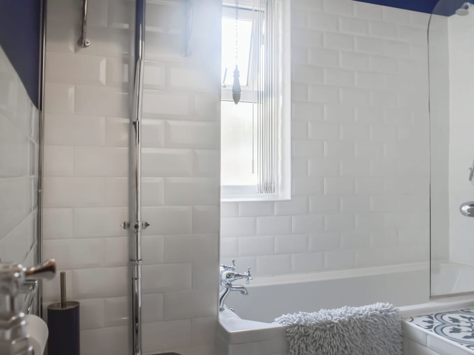 Bathroom | Roundabout Cottage, Settle