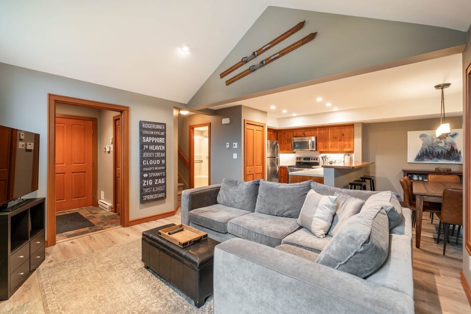 Living area: Cable TV