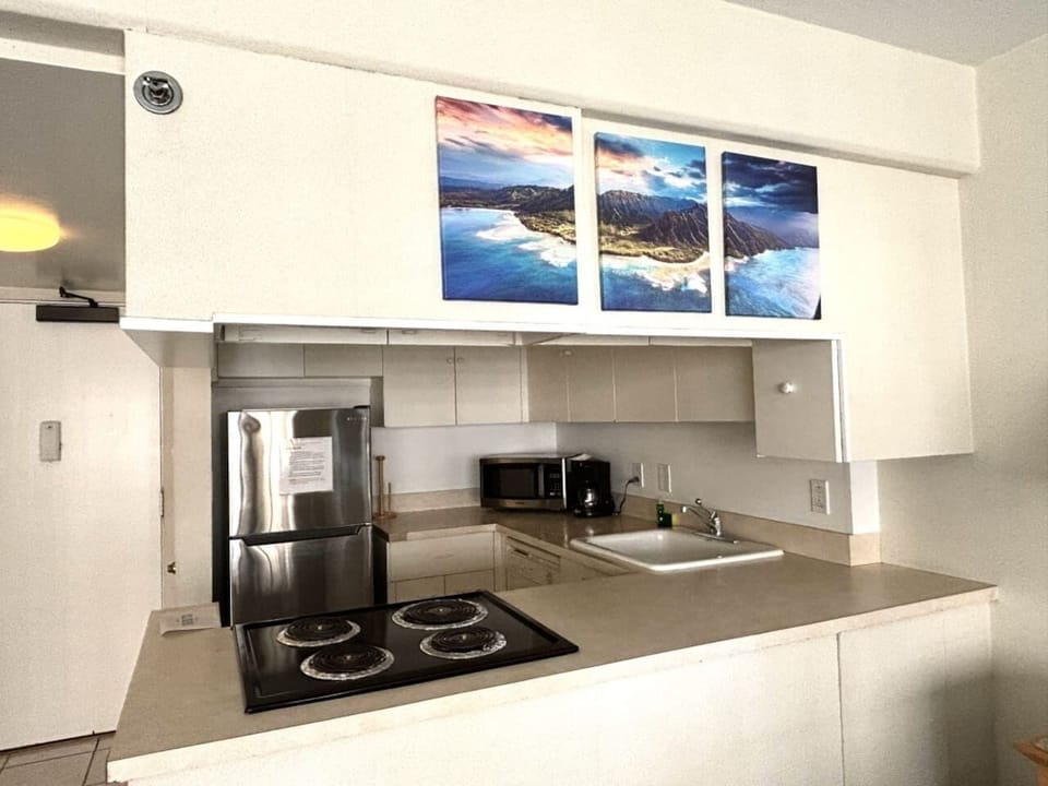 Full kitchen
