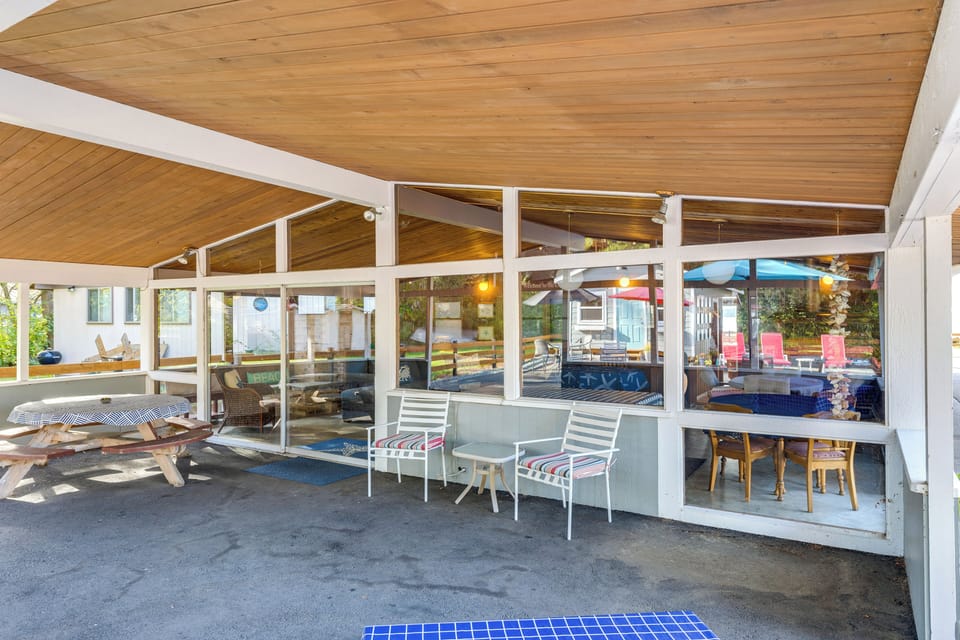 Patio | Outdoor Seating