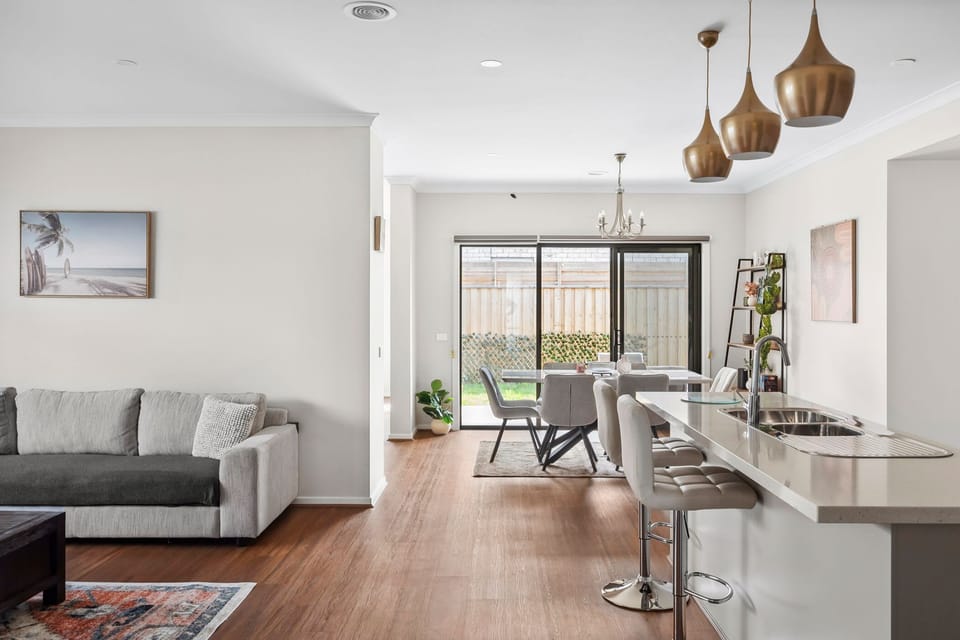 Open Kitchen, Lounge & Dining Area