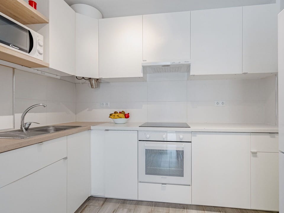 Kitchen Sink, Cabinetry, Property, Sink, Tap, Kitchen Stove, Kitchen Appliance, Kitchen, Interior Design, Building