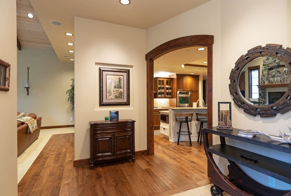 Walkway from the living room to the kitchen