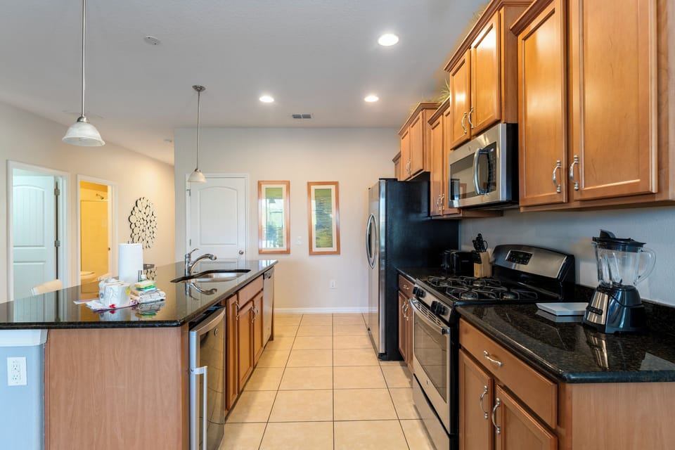 alternate view of the kitchen